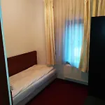 Gosciniec Czarci Mlyn Alojamento de Acomodação e Pequeno-almoço Będzin