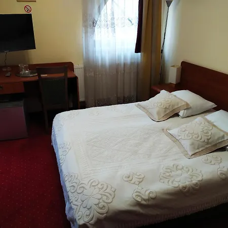 Gosciniec Czarci Mlyn 住宿加早餐酒店 3*